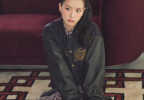 TOMMY HILFIGER 携手品牌全球代言人金智秀JISOO 发布2026新年系列 骏马启程，共庆新岁