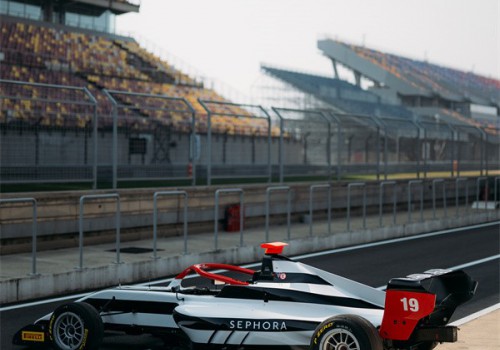 丝芙兰携手F1 ACADEMY，开启 2026 赛季全新合作