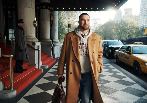 TOMMY HILFIGER 邀请 Travis Kelce（特拉维斯·凯尔斯）及品牌好友步入广场酒店，共赴 2026 秋季的纽约世界